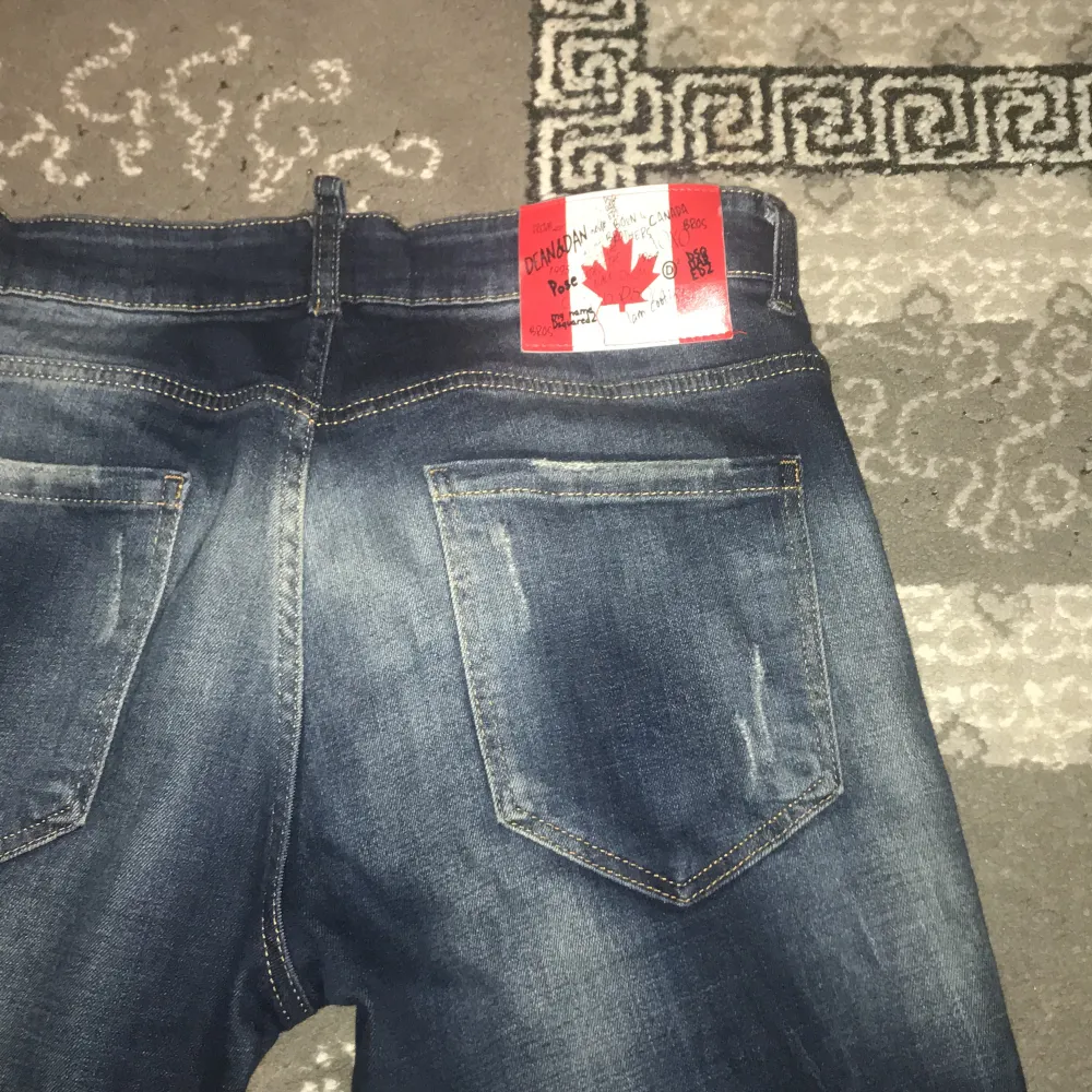 Hej säljer mina dsq har ba använt dom 3 gånger storlek 46. Jeans & Byxor.