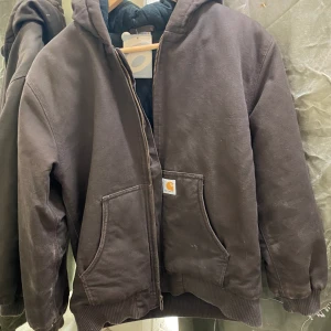 Carhart jacka - Brun carhart jacka i bra skick storlek s/m 