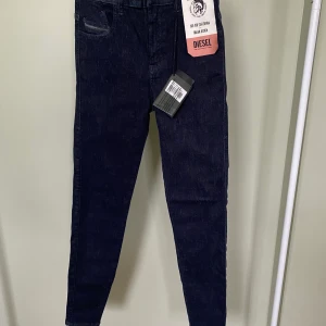 Diesel jeans - Helt nya, hög midja i stretch.