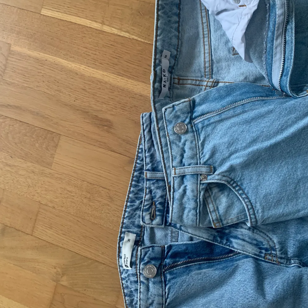 Två par jeans  Första Gina tricot andra nakd fint skick. Jeans & Byxor.