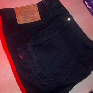 Säljer ett par Levis 501 jeans, storlek 30/34 dom är i bra skick! Priset kan diskuteras 