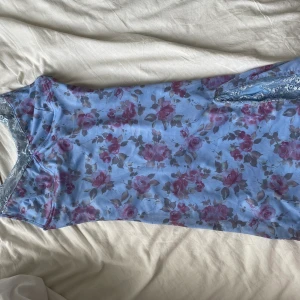 Motel rocks klänning xs - Superfin oanvänd motelrocks klänning i xs Möts i Stockholmsområdet, vill du ha din vara skickad får du stå för frakten själv! Nypris 500kr