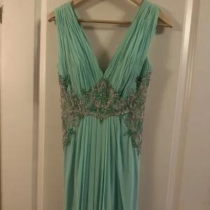 KLÄNNING  - en jätte fin sommar fest klänning!  Pris kan diskuteras 