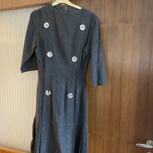 Klänning - Grå klänning i tjockare material