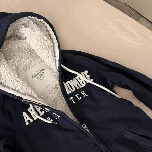 Huvtröja  - Fluffig huvtröja storlek xs, kontakta för frågor & intresse 💕💕