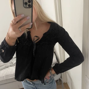 Blus - Så fin blus från Odd Molly. Tycker den är extra fin med paljetterna som glittrar❤️‍🔥 storlek 0 passar XS-S