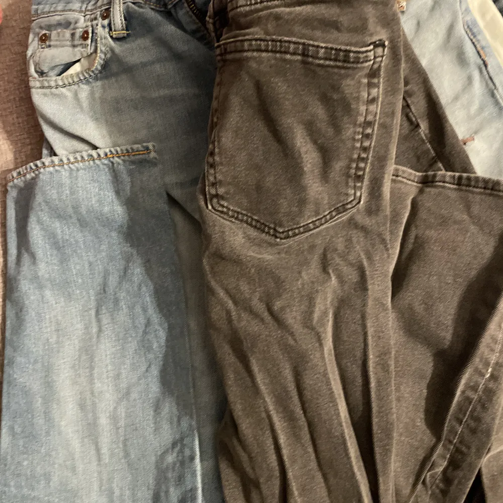 låga hm jeans i storlek 36, gråa och slutsålda . Jeans & Byxor.