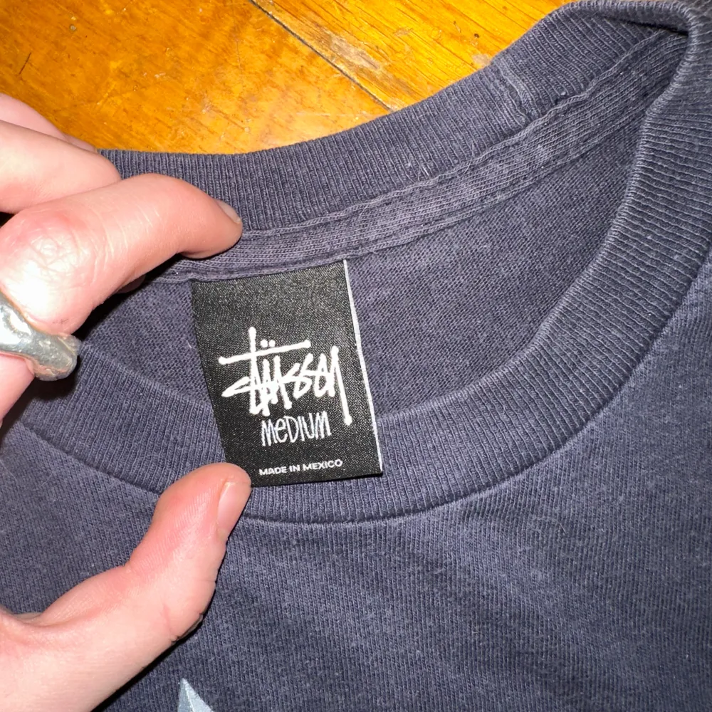 En vintage Stussy tshirt från 2008 . Size medium TTS 349kr. T-shirts.