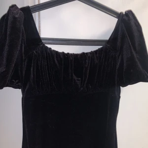 svart klänning - nästan nyskick!