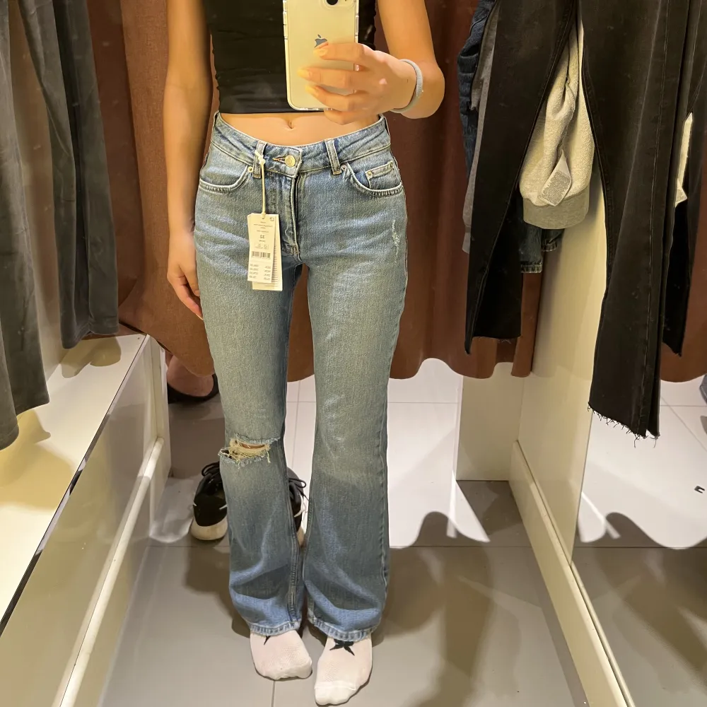 Intresse koll på mina midwaist bootcut jeans från Gina tricot. Storlek 32 petite. Lägg ett bud, nypris: 500kr. Jeans & Byxor.