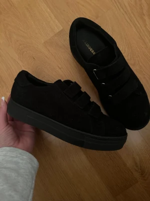 J Lindeberg skor  - Knappt använda 1-3 gånger, nypris 2000:- 