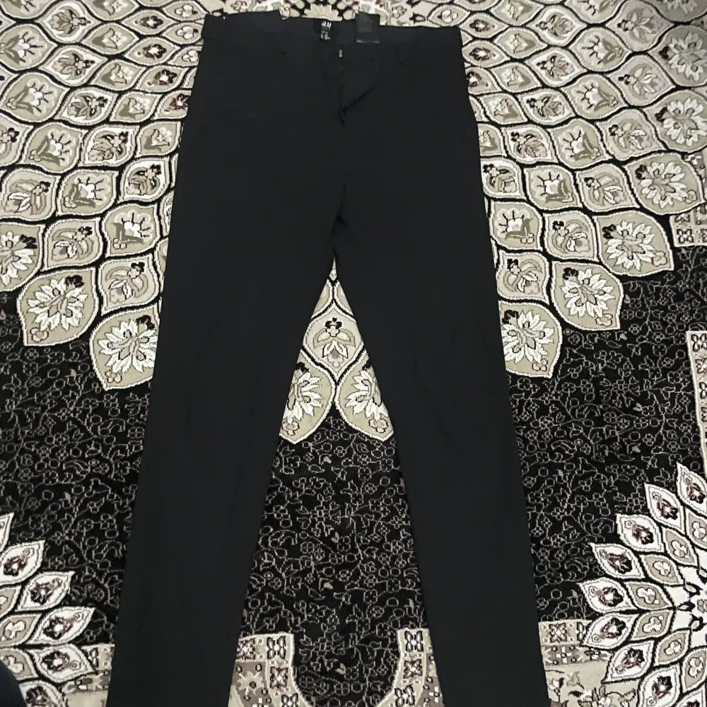 Svarta slim kostymbyxor storlek 44, . Jeans & Byxor.