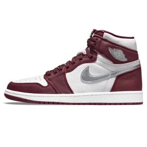 Air Jordan 1 retro high - Säljer dessa skor. Använda en enda gång, helt i nyskick!! Går för ca 160 dollar på Stockx 