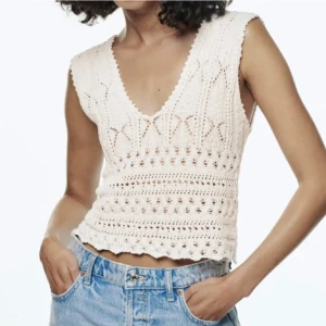 Virkad topp zara - Virkad topp från zara, endast använd en gång. Storlek S. Nypris 300kr och säljs ej mer❤️