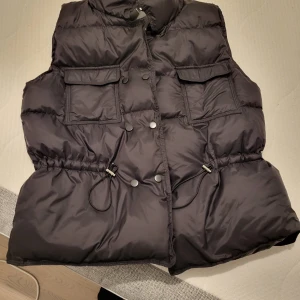 Dunväst stl xs-s - Dunväst srl xs-s. Oanvänd