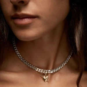 Halsband från Maria Nilsdotter  - Säljer då den inte kommer till användning org pris 5995