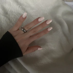 Edblad ring - Säljer min fina edblad ring då den inte kommer till användning. Den är relativt ny och har inga skador eller missfärgningar på något sätt!