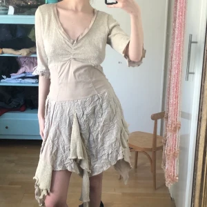 Klänning - Unik cool klänning !! Passar strlk xs-m skulle jag säga 💐fin detalj i ryggen! möts upp i Sthlm den här veckan annars Malmö! Men kan såklart frakta också 🎀