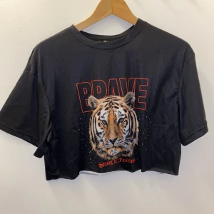 Snygg magtröja  - Snygg svart magtröja  Stl. M Ny skick