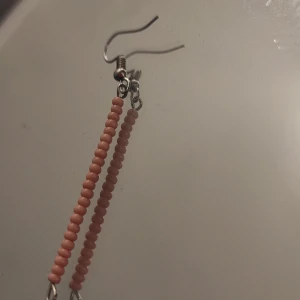 Rosa örhängen  - Jätte fina! Jag har sålt smycken ett tag och för billigt pris 