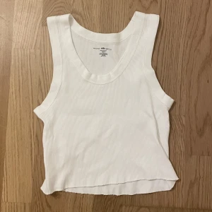 Linne från Brandy - Fint basic crop top linne från brandy melville!! Säljer då jag har många