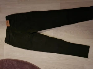 Svarta Mom jeans - Mom jeans från nakd. Använda 2 gånger. Sitter bra och dupersköna