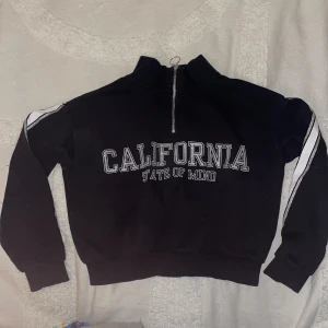 Sweatshirt HM - Snygg sweatshirt från HM. Stl 134/140. 