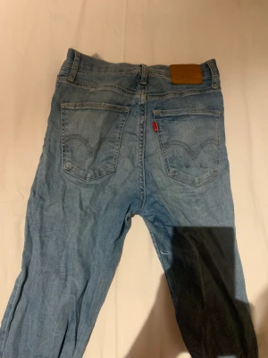 levis jeans - använda därav lågt pris