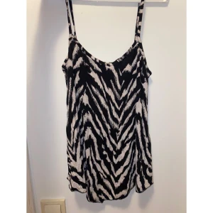 Fint linne - Jättefint Linne med lite ”Loose” effekt Lite längre fram än bak. 