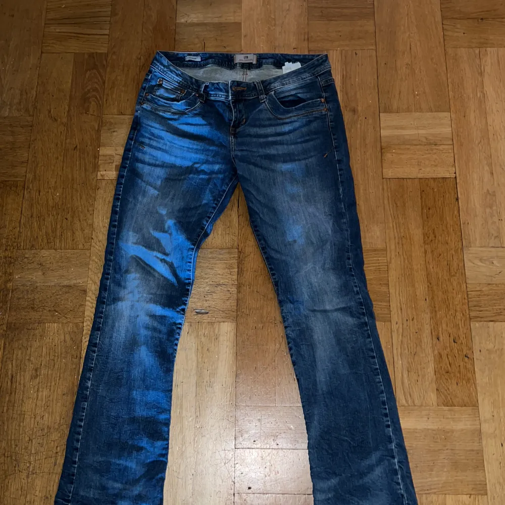 Säljer dessa snygga Bootcut jeans från LTB💗. Jeans & Byxor.