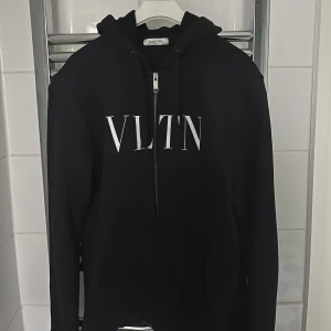 Valentino hoodie - Valentino hoodie Storlek:S Bra skick