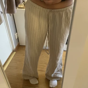 Linnebyxor - Dom fina trendiga linnebyxorna ifrån HM! Älskar verkligen men är för stora på mig!😢❤️
