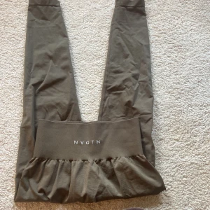 Tights från nvgtn  - Tights från ngvtn i färgen ”olive”, använt 1 gång