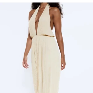 Jumpsuit  - Sjukt snygg jumpsuit, helt slutsåld på NA-KD! 