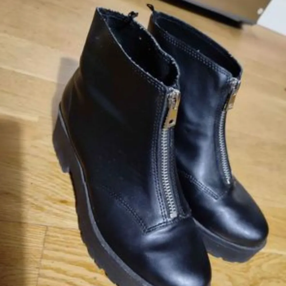 H&M women boots, used -like new. Skor.