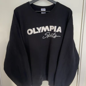 Vintage sweatshirt  - Vintage college sweatshirt  Storlek XL, passar mindre för en oversized fit Fint skick 