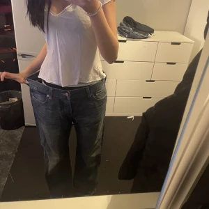 Baggy jeans - Väldigt coola baggy jeans som tyvärr e för stora för mig i midjan. Köpta på sellpy men har själv aldrig använt dom. Pris kan diskuteras 