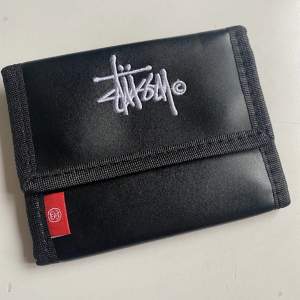 Svart Stussy plånbok