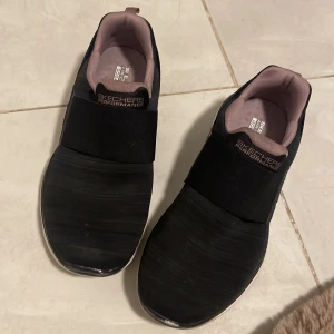 Sketchers - Säljer nu dessa skor köpta för 800