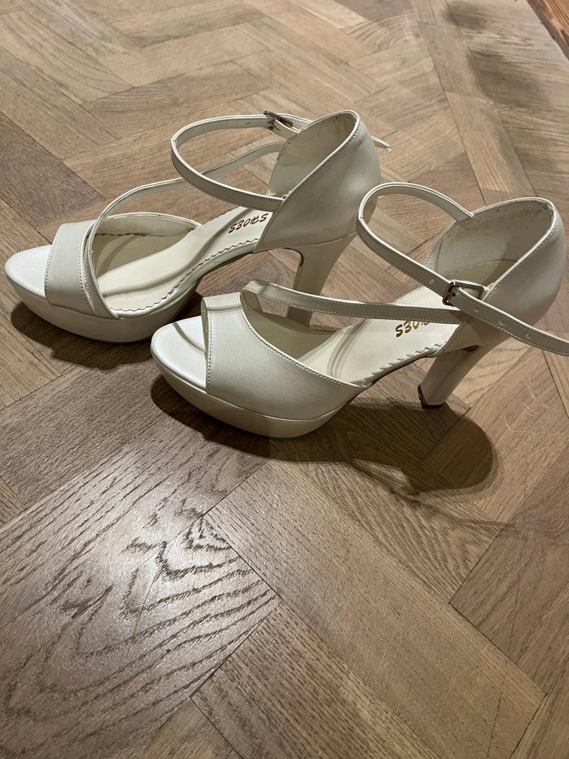 Vita klackskor strl 39 - 91