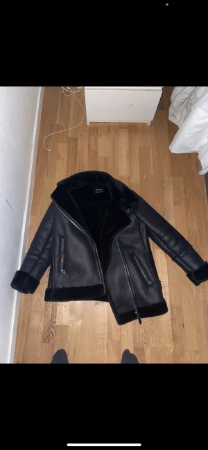 Pilot jacka  storlek s - Jag har använt den 4 gånger. Den är i bra skick. 