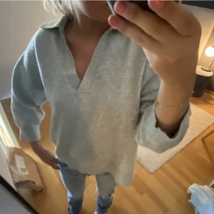 Grå tröja - Fin grå tröja från hm som knappt är använd!! (Första bilden lånad)