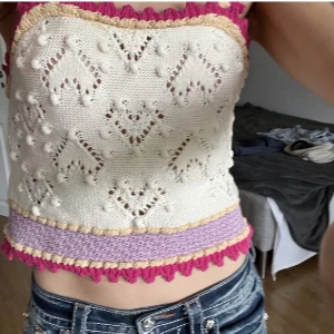 Topp zara - Supergullig stickad topp från zara i strl m! Jag är en xs/s å sitter bra 💕går inte att köpa längre! Bekväm ⭐️