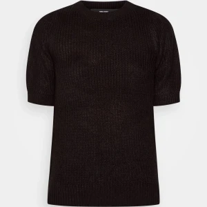 Stickad tröja - Stickad t shirt från vero Moda storlek S❤️ kommer inte till användning och i jättefint skick❤️