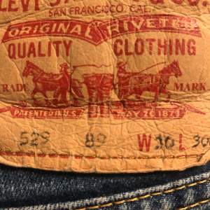 Snygga Levis jeans modell 529. L 30 W30.  Hela & rena i mkt bra skick. Mjuka & föjlsamma tack vare stretch. 