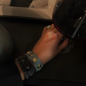 Svin snygga jeans armband! - Jeansarmband🌟🌟🌟  Ett mörkt och ett ljusare! 149kr styck!