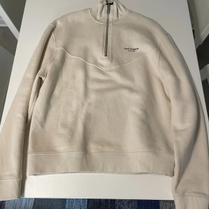 Axel Arigato half zip - Nypris 1800kr, väldigt bra skick då den ej kommit till användning. Köparen står för frakt. Pris kan diskuteras !