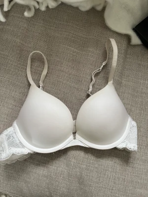 . - Push up bh från Hunkemöller. Storlek 70A💙