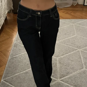 FREE/QUENT jeans  - Säljer mina nya FREE/QUENT jeans för att dom tyvär är lite för stora för mig. Super söta lågmidjade jeans! 