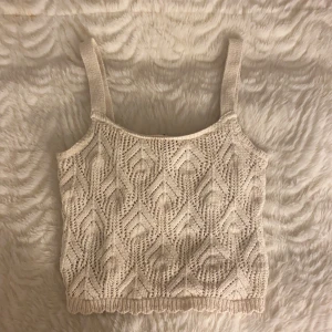 Virkad topp - Fint virkat linne i beige från Lindex i storlek S. Använda några gånger. 